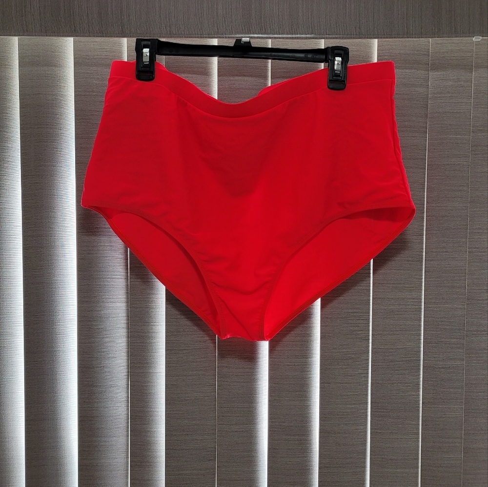 NWOT/ PLUS SIZE SWIM BOTTOM
